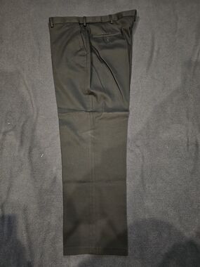 Haggar Black Men's Classic Fit No Iron Navy Dress Pants